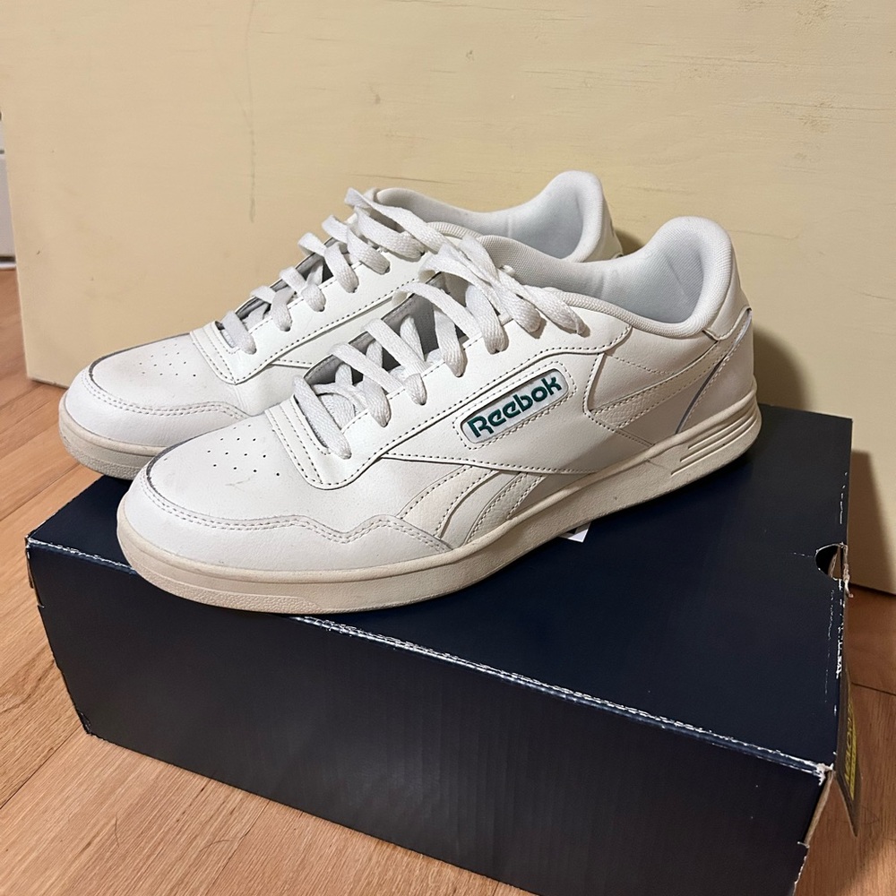 Reebok Men's Cream Sneakers with Green Logo